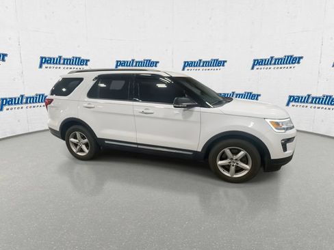 Used 2019 Ford Explorer XLT w/ Equipment Group 202A FWD image 3