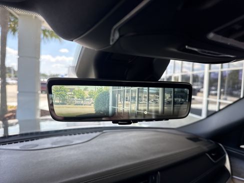 Used 2025 Jeep Grand Cherokee Limited w/ Luxury Tech Group II image 27