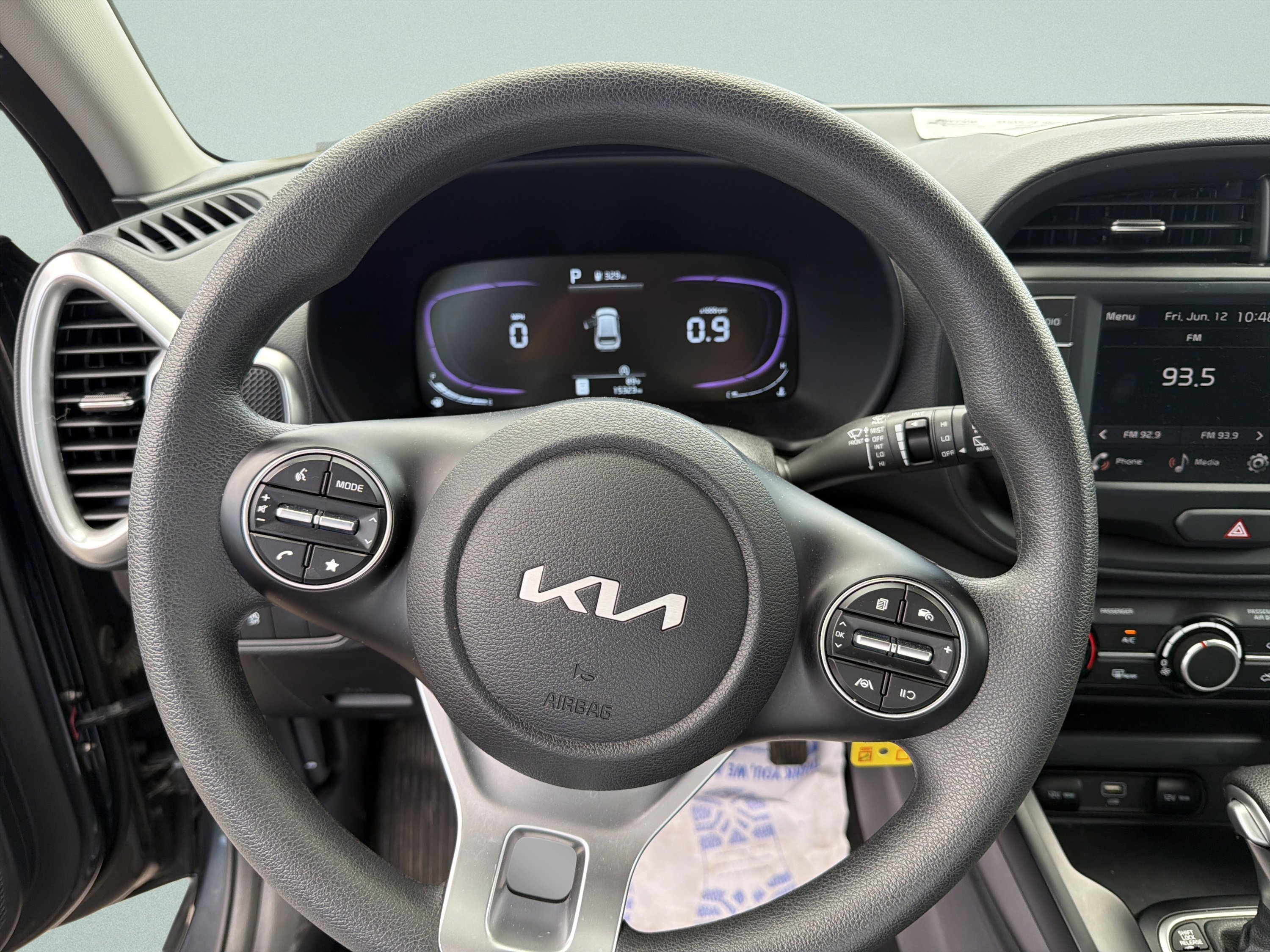 Used 2025 Kia Soul LX w/ LX Technology Package FWD image 15