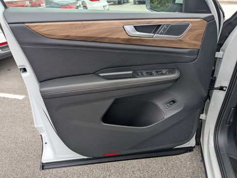 New 2026 Volkswagen Atlas SE image 11