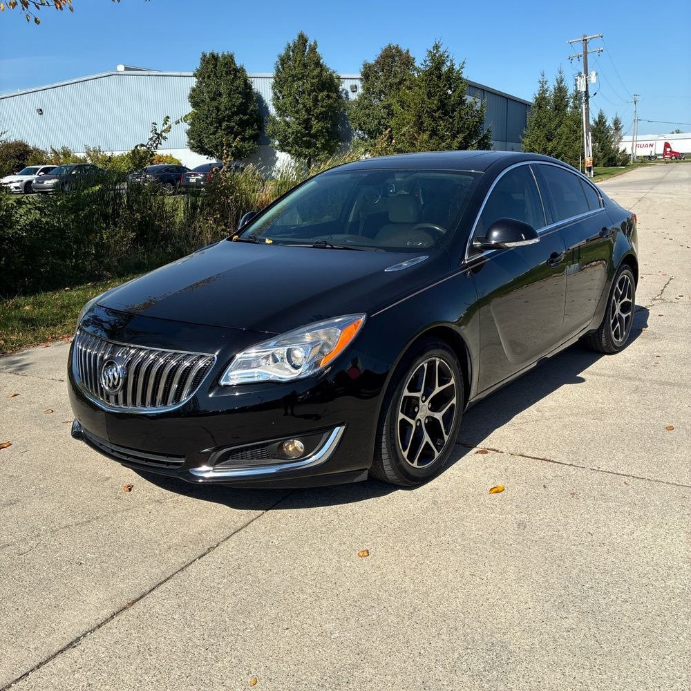 Used 2017 Buick Regal Sport Touring FWD image 2