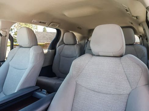 Used 2024 Toyota Sienna LE image 17