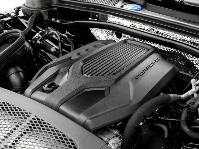 Certified 2026 Porsche Macan AWD/4WD image 24