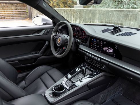 Certified 2025 Porsche 911 Carrera RWD image 44