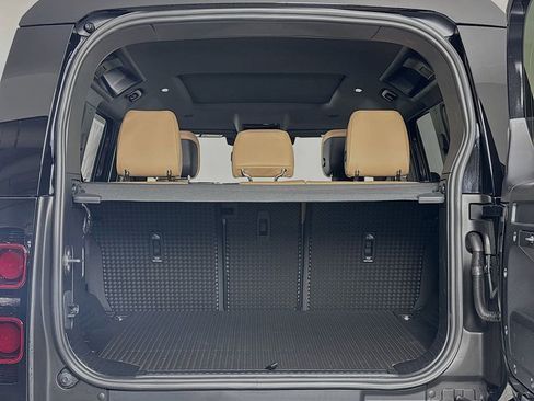 Used 2025 Land Rover Defender 110 S image 24