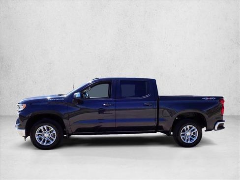 Used 2023 Chevrolet Silverado 1500 LT AWD/4WD image 2