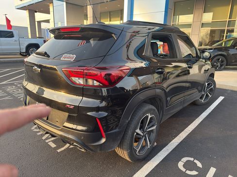 Used 2022 Chevrolet TrailBlazer RS w/ Technology Package image 3