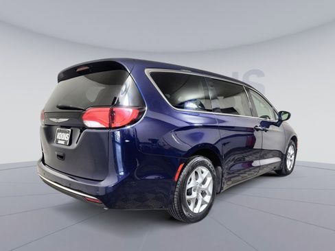 Used 2018 Chrysler Pacifica Touring Plus w/ Tire & Wheel Group image 7