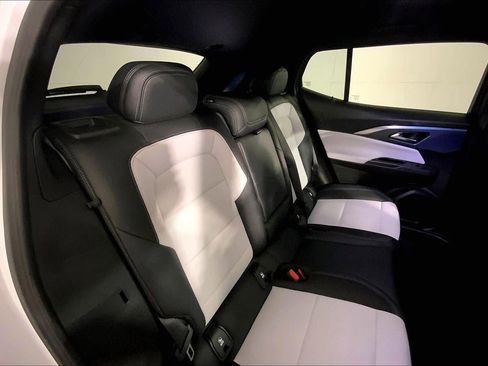 Used 2025 Chevrolet Equinox EV LT image 23