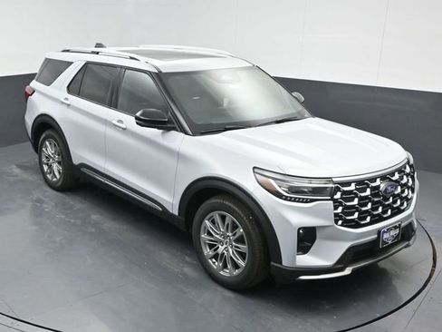 Used 2025 Ford Explorer Platinum image 9