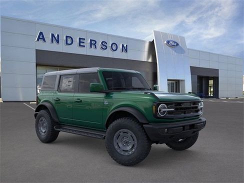 New 2025 Ford Bronco Outer Banks w/ Sasquatch Package image 7