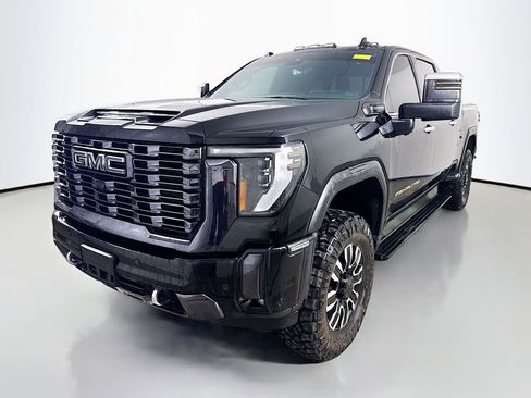 Used 2024 GMC Sierra 2500 Denali Ultimate w/ Max Trailering Package image 3