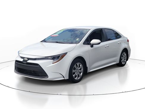 Certified 2024 Toyota Corolla LE FWD image 3