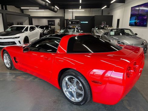 Used 2001 Chevrolet Corvette Coupe w/ Preferred Equipment Group2 RWD image 6