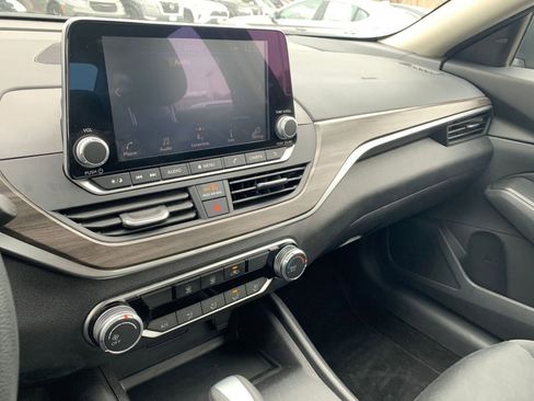 Used 2025 Nissan Altima 2.5 SV image 17