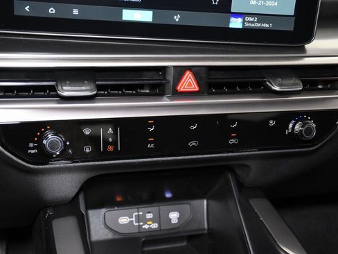 Certified 2024 Kia Sorento LX image 16