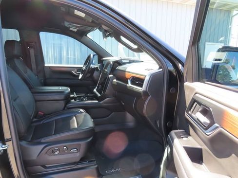 Used 2025 GMC Yukon Denali AWD/4WD image 23