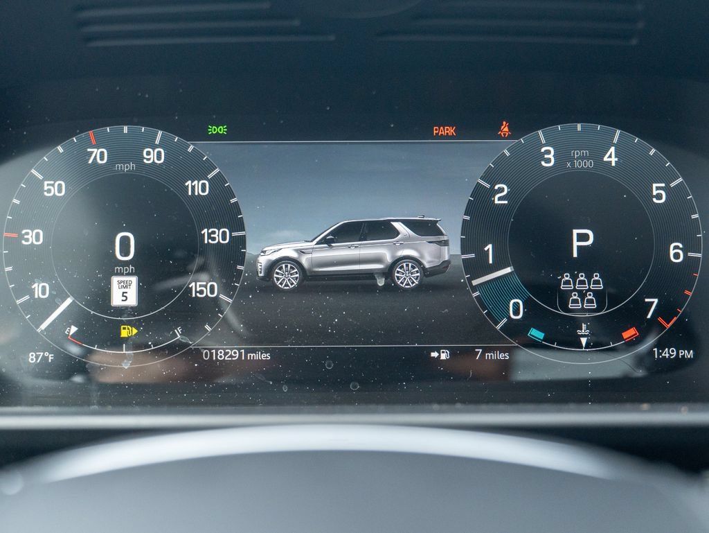Used 2024 Land Rover Discovery Dynamic SE AWD/4WD image 14