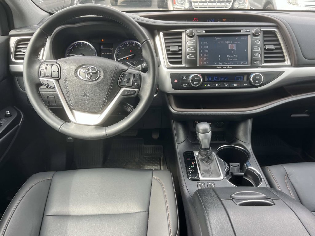 Used 2019 Toyota Highlander XLE FWD image 17