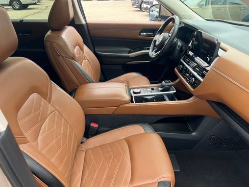Used 2023 Nissan Pathfinder Platinum AWD/4WD image 23