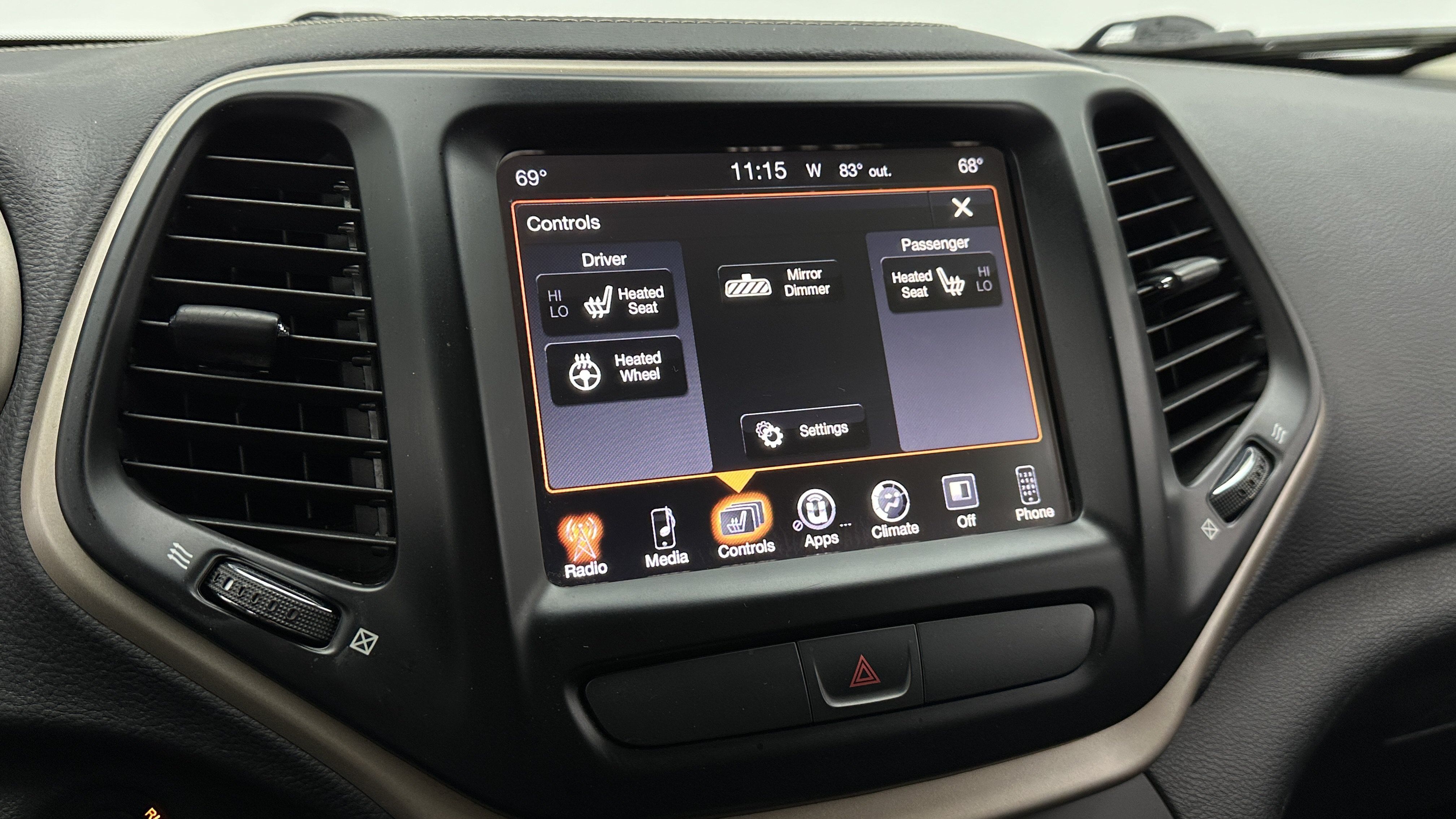 Used 2017 Jeep Cherokee Limited FWD image 23