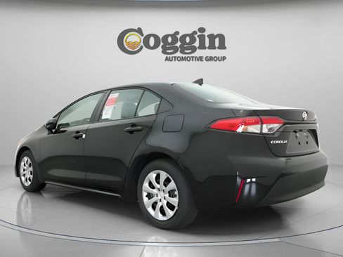Used 2025 Toyota Corolla LE image 9