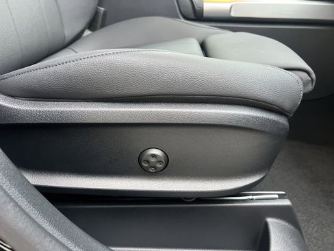 Certified 2025 Mercedes-Benz GLB 250 4MATIC image 28