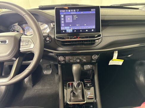 New 2026 Jeep Compass Latitude image 25