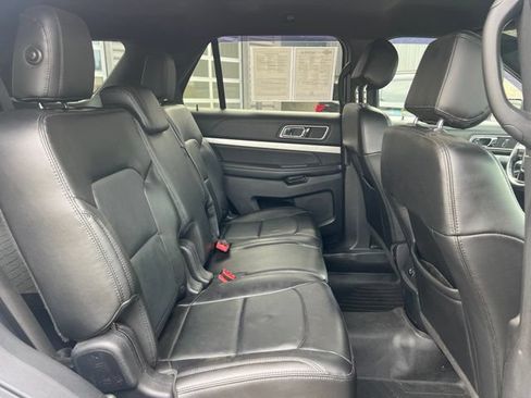 Used 2016 Ford Explorer XLT w/ Equipment Group 202A AWD/4WD image 14