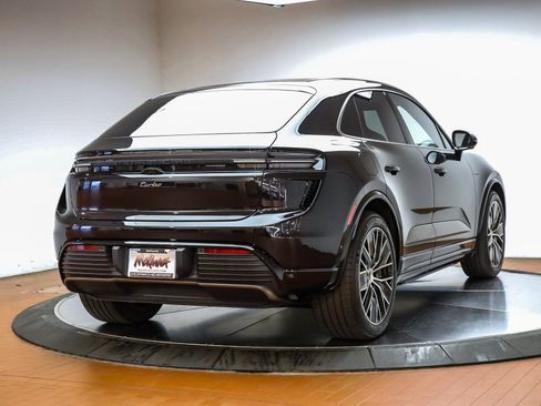 Used 2025 Porsche Macan Turbo Electric image 6