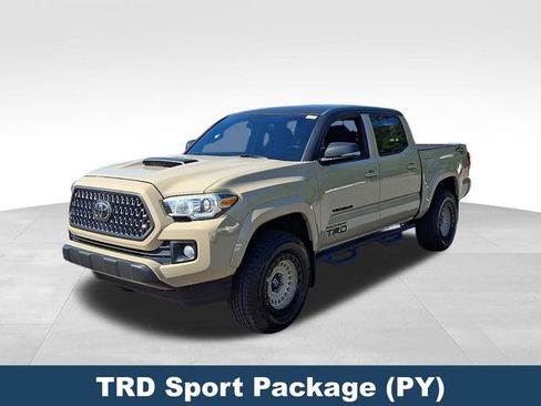 Used 2018 Toyota Tacoma TRD Sport w/ Technology Package AWD/4WD image 4