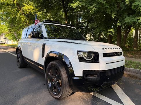 Used 2020 Land Rover Defender 110 AWD/4WD image 4