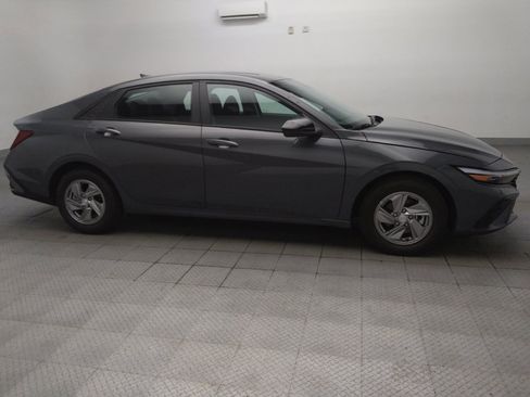 Used 2025 Hyundai Elantra SE w/ Cargo Package FWD image 11