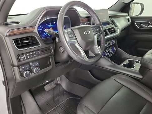 Used 2023 Chevrolet Suburban Z71 w/ Luxury Package AWD/4WD image 16
