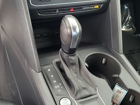 Used 2020 Volkswagen Atlas Cross Sport SE w/ Panoramic Sunroof Package FWD image 19