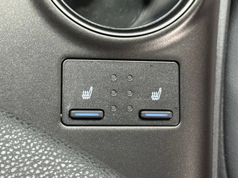 Used 2022 Toyota Camry XSE FWD image 5