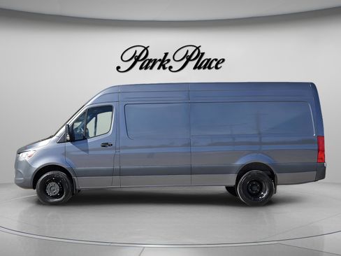Used 2024 Mercedes-Benz Sprinter 3500 image 2