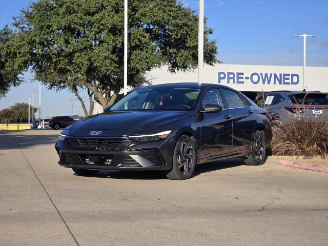 Certified 2025 Hyundai Elantra SEL FWD image 2