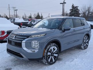 New 2026 Mitsubishi Outlander LE video 1