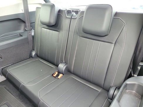 Certified 2024 Volkswagen Tiguan SE image 17