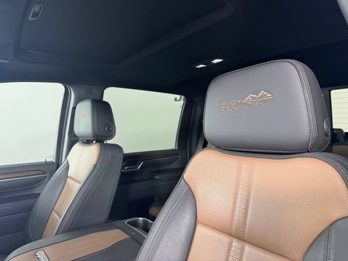 Used 2024 Chevrolet Silverado 2500 High Country w/ High Country Premium Package AWD/4WD image 10