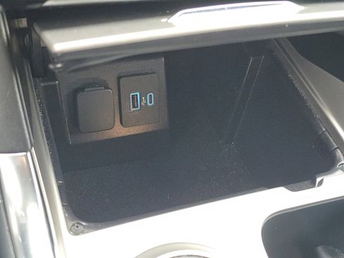 Used 2022 Ford Explorer Limited w/ Equipment Group 301A image 31