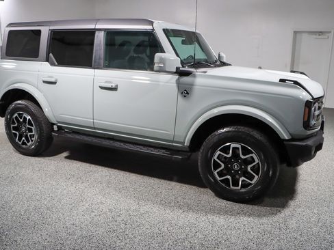 Used 2023 Ford Bronco Outer Banks AWD/4WD image 6