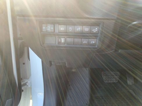 Used 2022 Toyota Tundra SR5 w/ SR5 Convenience Package AWD/4WD image 31