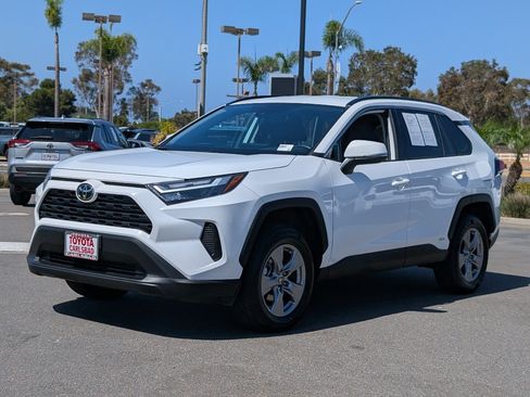 Used 2025 Toyota RAV4 XLE AWD/4WD image 11