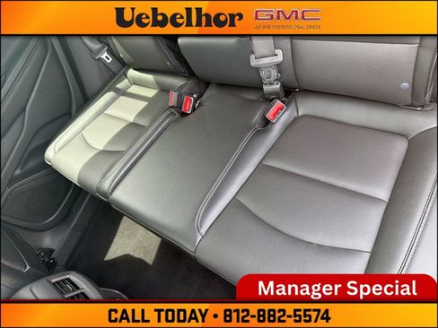 Used 2024 GMC Terrain SLT AWD/4WD image 18