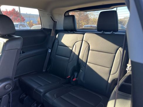 Used 2023 GMC Acadia SLT image 20