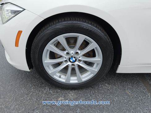 Used 2018 BMW 320i xDrive Sedan AWD/4WD image 9
