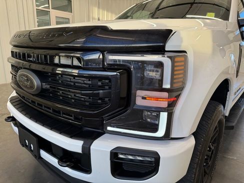Used 2022 Ford F250 Lariat w/ Black Appearance Pkg image 17