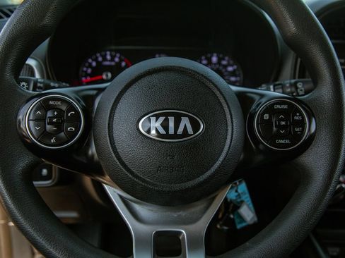 Used 2021 Kia Soul S FWD image 17